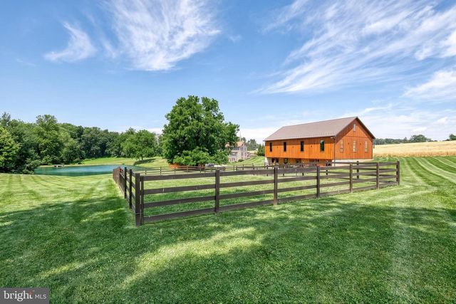 2415 CLEARVIEW LN, Spring Grove, PA 17362