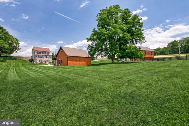 2415 CLEARVIEW LN, Spring Grove, PA 17362