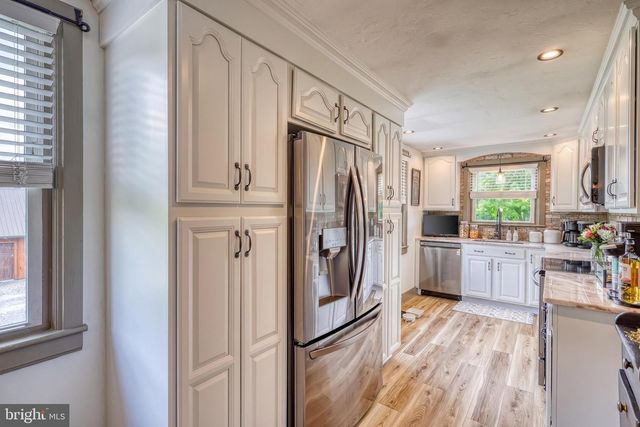 2415 CLEARVIEW LN, Spring Grove, PA 17362