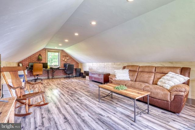 2415 CLEARVIEW LN, Spring Grove, PA 17362