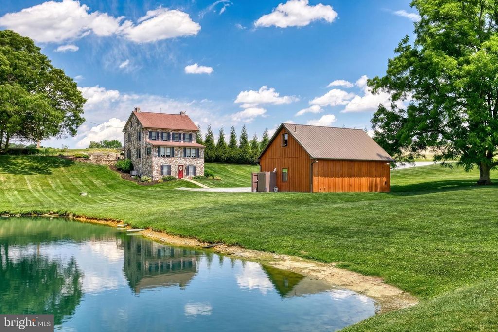 2415 CLEARVIEW LN, Spring Grove, PA 17362