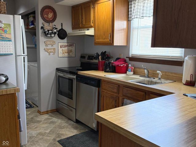 1204 Paradise Way N B, Greenwood, IN 46143