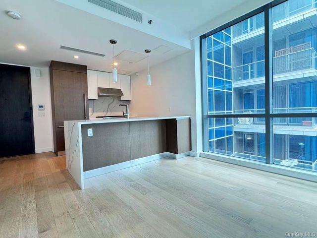 13437 35th Avenue 11K, Flushing, NY 11354
