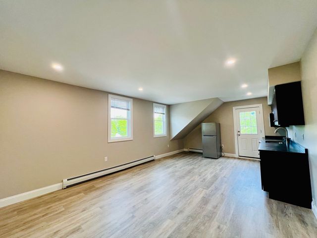 58-60 Mineral Street 58 C, Reading, MA 01867