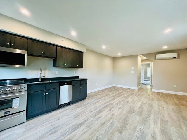 58-60 Mineral Street 58 C, Reading, MA 01867