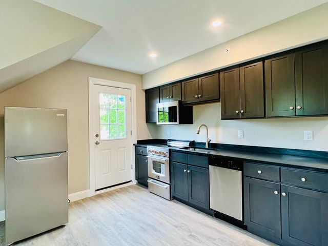 58-60 Mineral Street 58 C, Reading, MA 01867