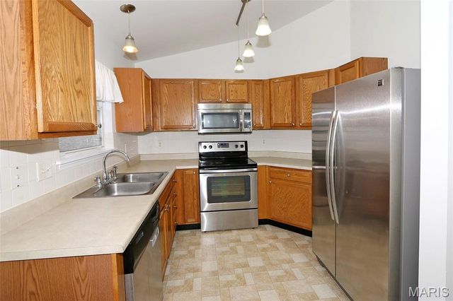 4926 Hurstborough Court, Hazelwood, MO 63042