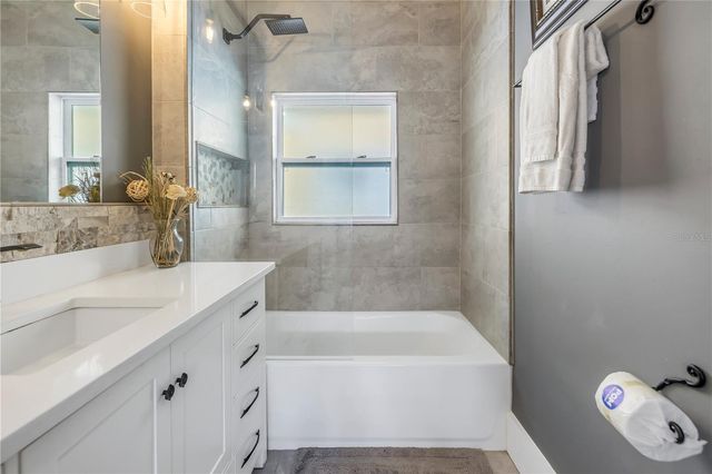 236 9TH AVENUE NE, St Petersburg, FL 33701