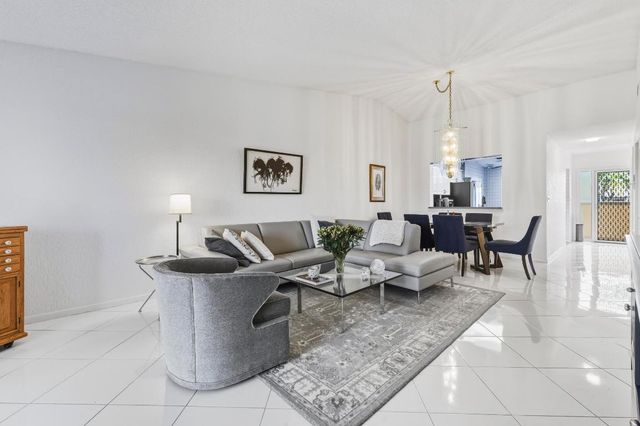 5121 Oak Hill Lane 423, Delray Beach, FL 33484