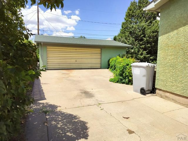 1703 Englewood Dr, Pueblo, CO 81005