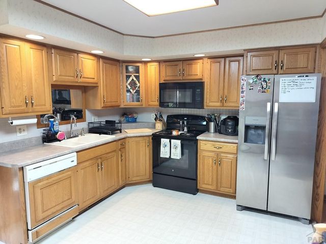 1703 Englewood Dr, Pueblo, CO 81005