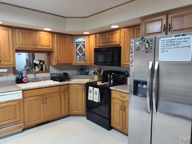 1703 Englewood Dr, Pueblo, CO 81005