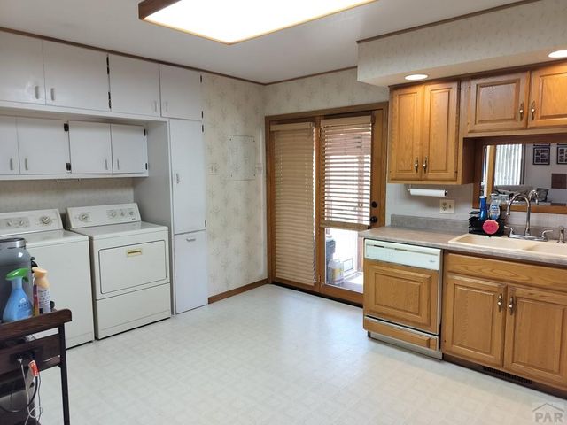 1703 Englewood Dr, Pueblo, CO 81005