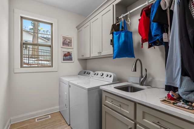 98 Sycamore Ct, Spartanburg, SC 29302