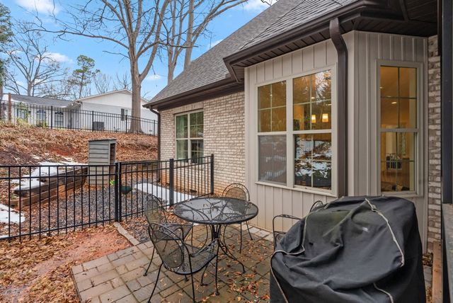 98 Sycamore Ct, Spartanburg, SC 29302