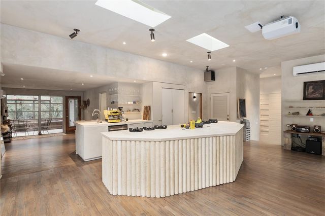 2062 NW 11TH ROAD, Gainesville, FL 32605