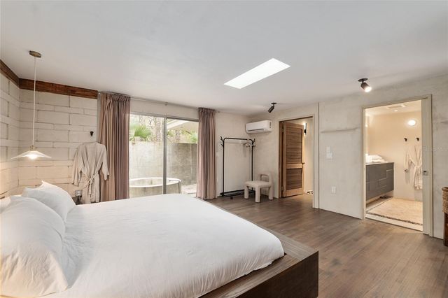 2062 NW 11TH ROAD, Gainesville, FL 32605