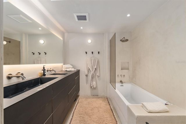 2062 NW 11TH ROAD, Gainesville, FL 32605