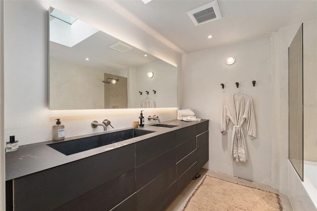 2062 NW 11TH ROAD, Gainesville, FL 32605