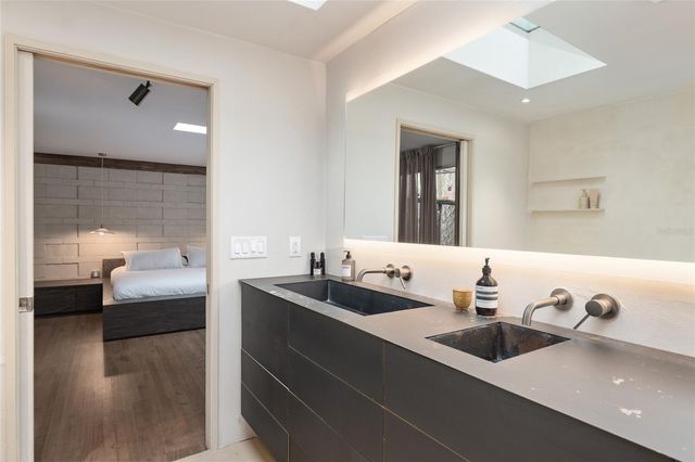 2062 NW 11TH ROAD, Gainesville, FL 32605