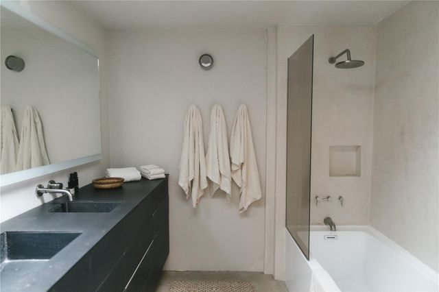 2062 NW 11TH ROAD, Gainesville, FL 32605