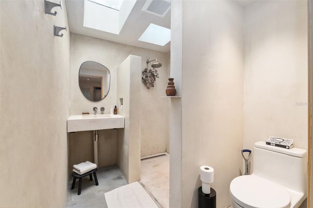 2062 NW 11TH ROAD, Gainesville, FL 32605