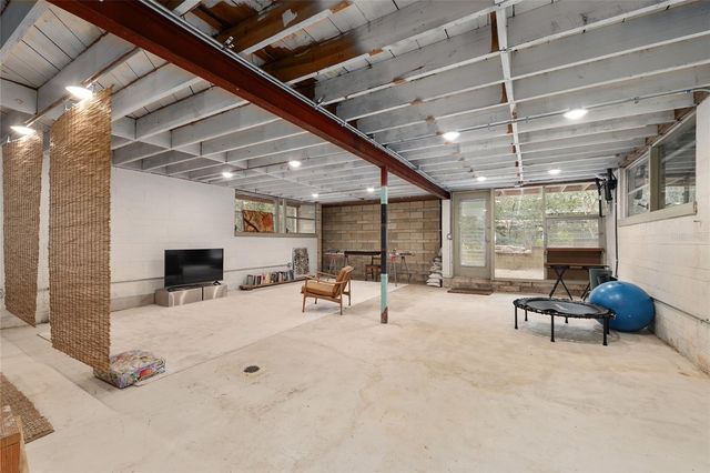 2062 NW 11TH ROAD, Gainesville, FL 32605