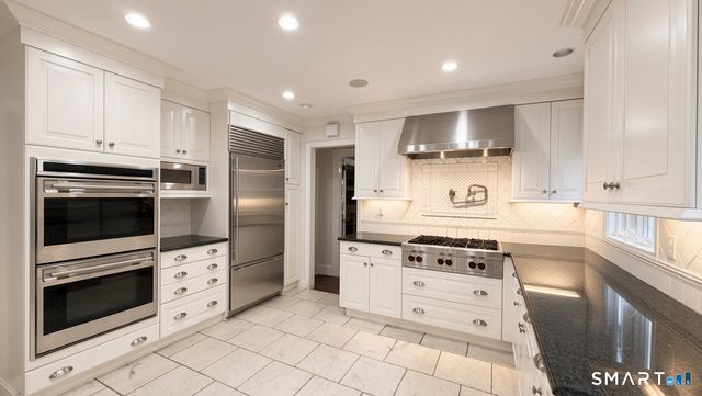 14 Highview Avenue, Greenwich, CT 06870