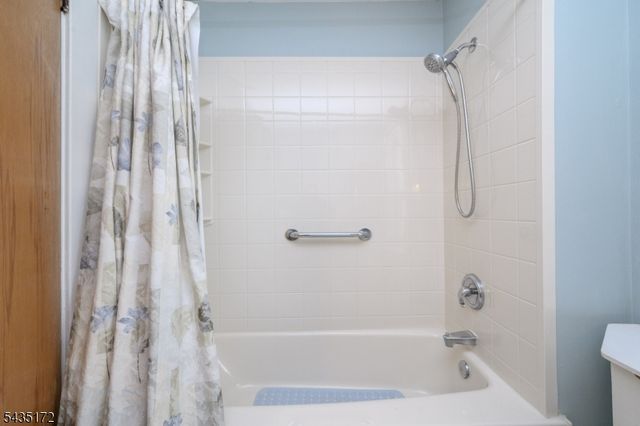 120 Galloping Hill Rd, Roselle Park Boro, NJ 07204