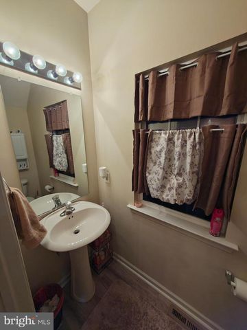 2079 HUNTINGTON LN, Easton, PA 18040