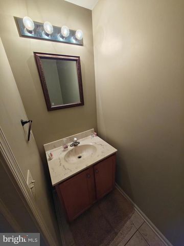 2079 HUNTINGTON LN, Easton, PA 18040