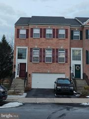 2079 HUNTINGTON LN, Easton, PA 18040