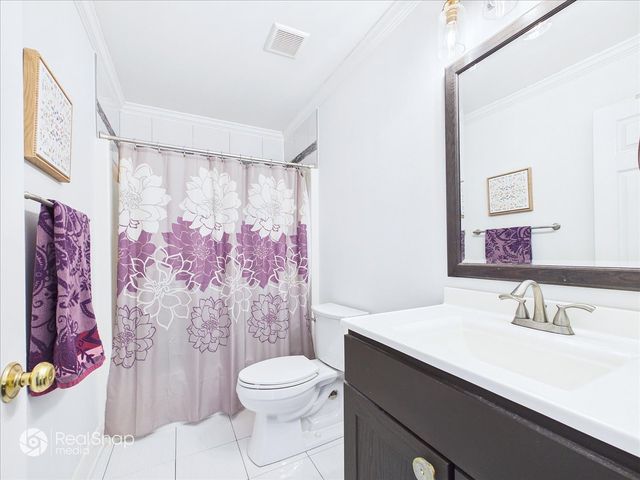 764 Cherry Creek Drive, Grayslake, IL 60030