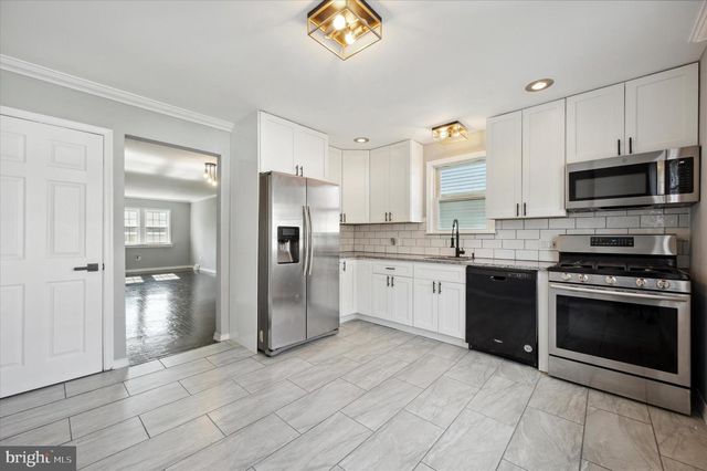 725 MT VERNON AVE, Folsom, PA 19033