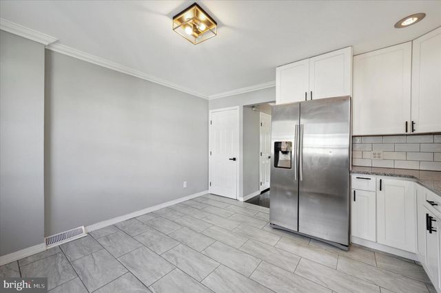 725 MT VERNON AVE, Folsom, PA 19033