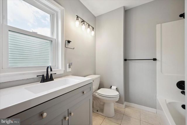 725 MT VERNON AVE, Folsom, PA 19033