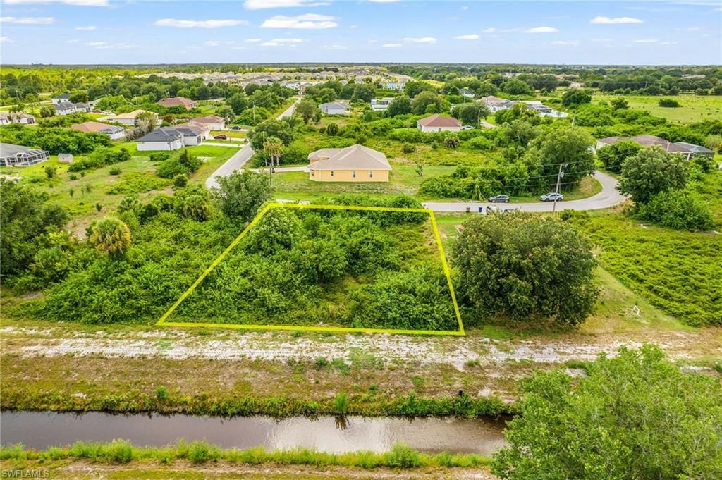 559 Theodore Vail ST E, LEHIGH ACRES, FL 33974 — exterior