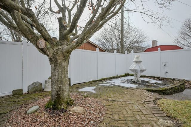 1521 Erika Drive, Springfield, OH 45503