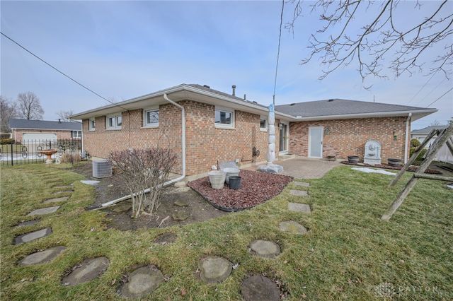 1521 Erika Drive, Springfield, OH 45503