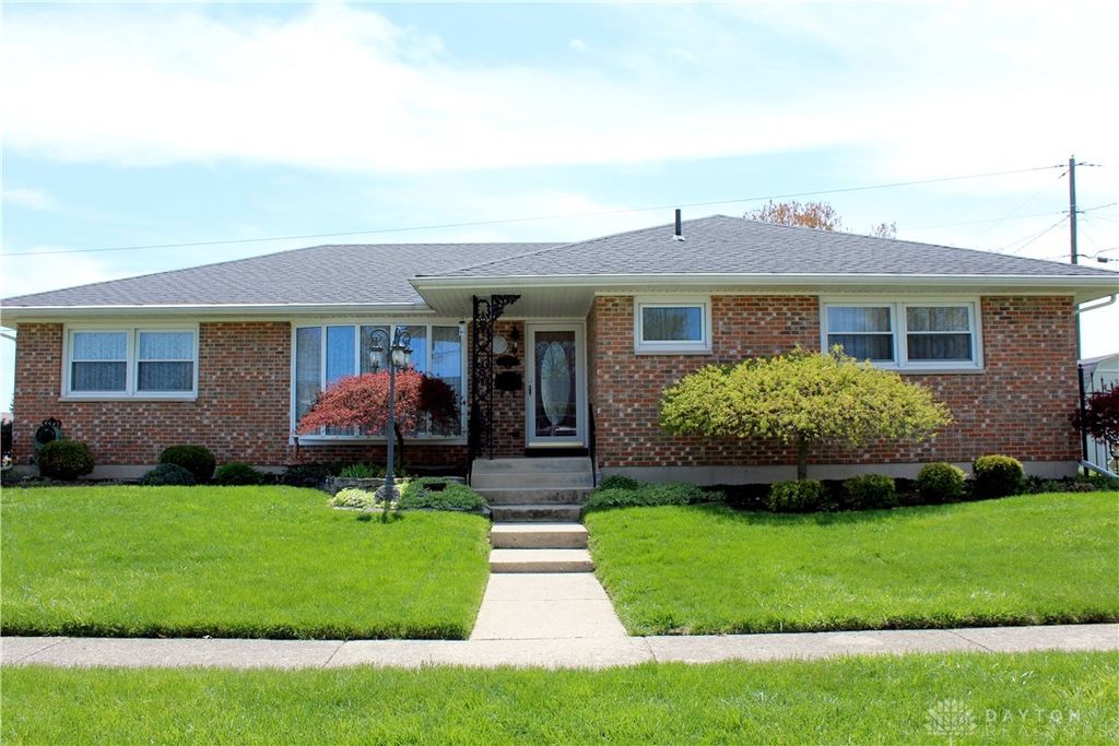 1521 Erika Drive, Springfield, OH 45503