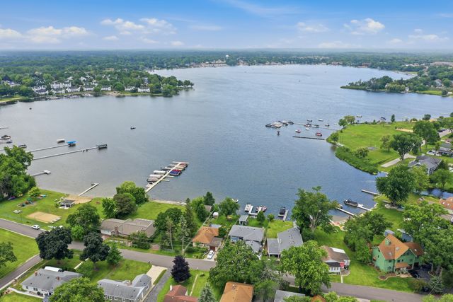 1018 Park Avenue, Wauconda, IL 60084