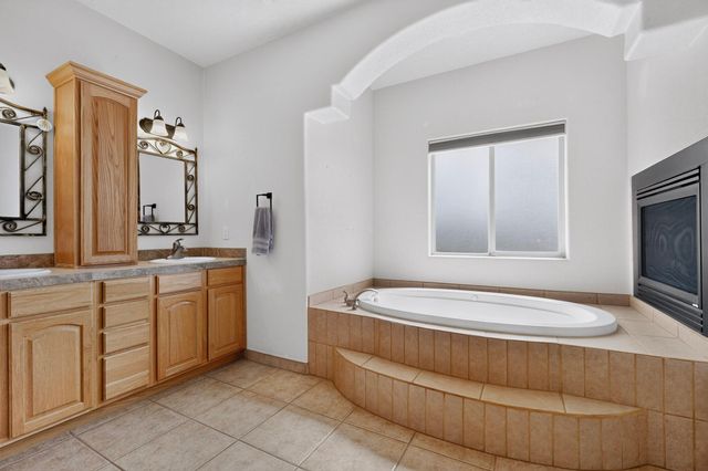 9905 Cardinal Street NW, Albuquerque, NM 87114