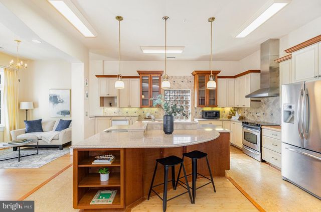 913-B CAROLINE, Fredericksburg, VA 22401