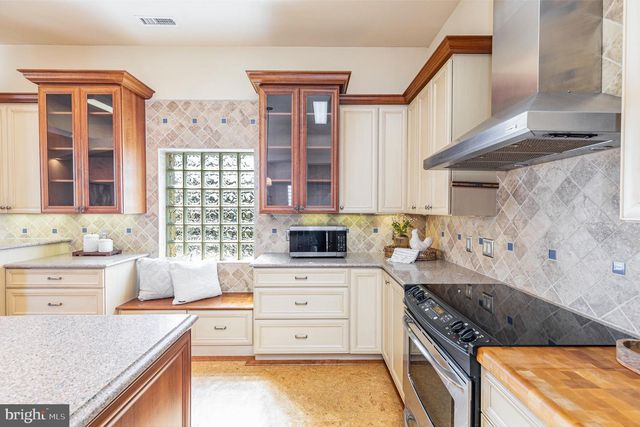 913-B CAROLINE, Fredericksburg, VA 22401