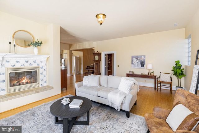 913-B CAROLINE, Fredericksburg, VA 22401