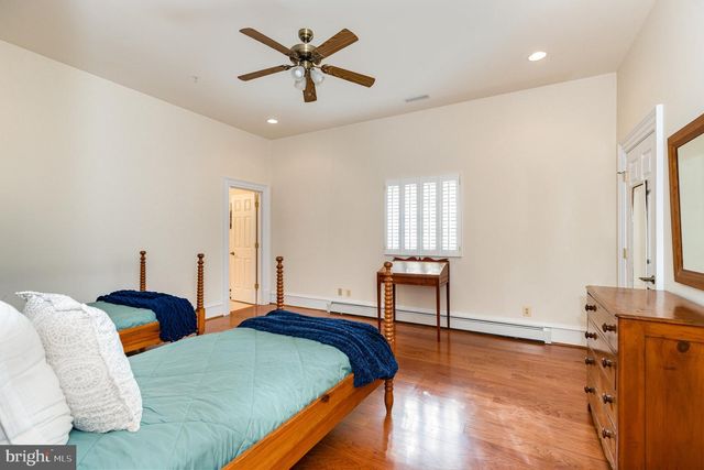 913-B CAROLINE, Fredericksburg, VA 22401