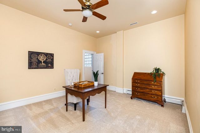 913-B CAROLINE, Fredericksburg, VA 22401