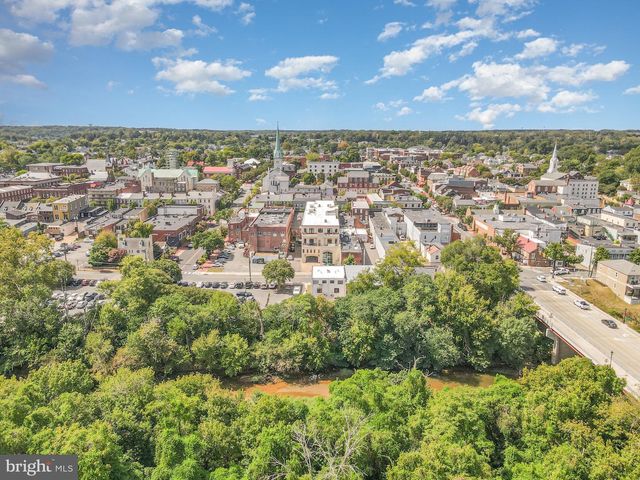 913-B CAROLINE, Fredericksburg, VA 22401