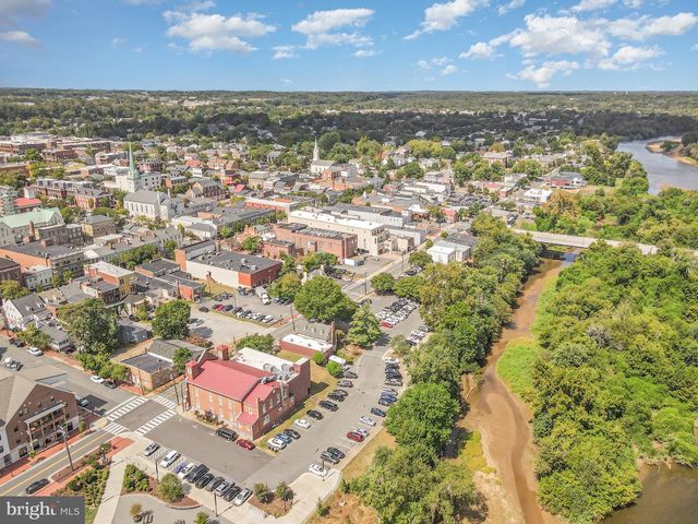 913-B CAROLINE, Fredericksburg, VA 22401