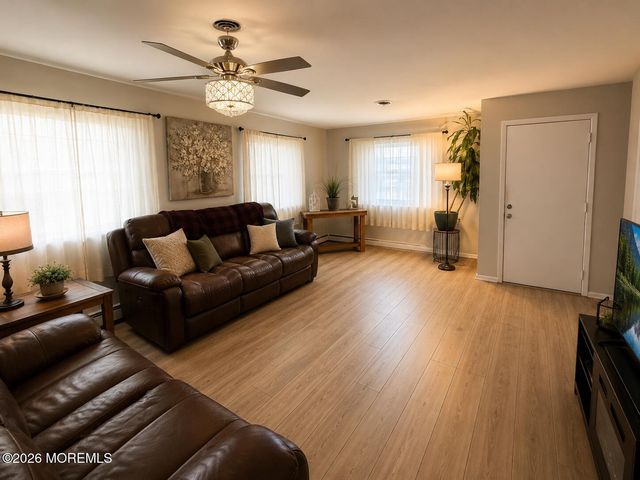 28 Bananier Drive, Toms River, NJ 08757